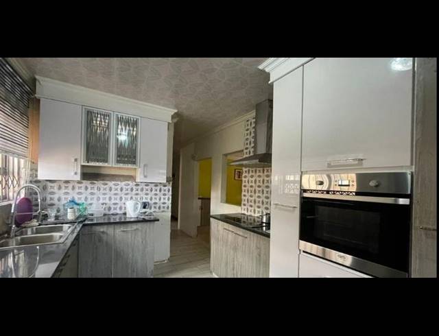 3 BEDROOM HOUSE FOR SALE IN KAGISO